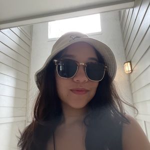 Meet your Posher, Genesis